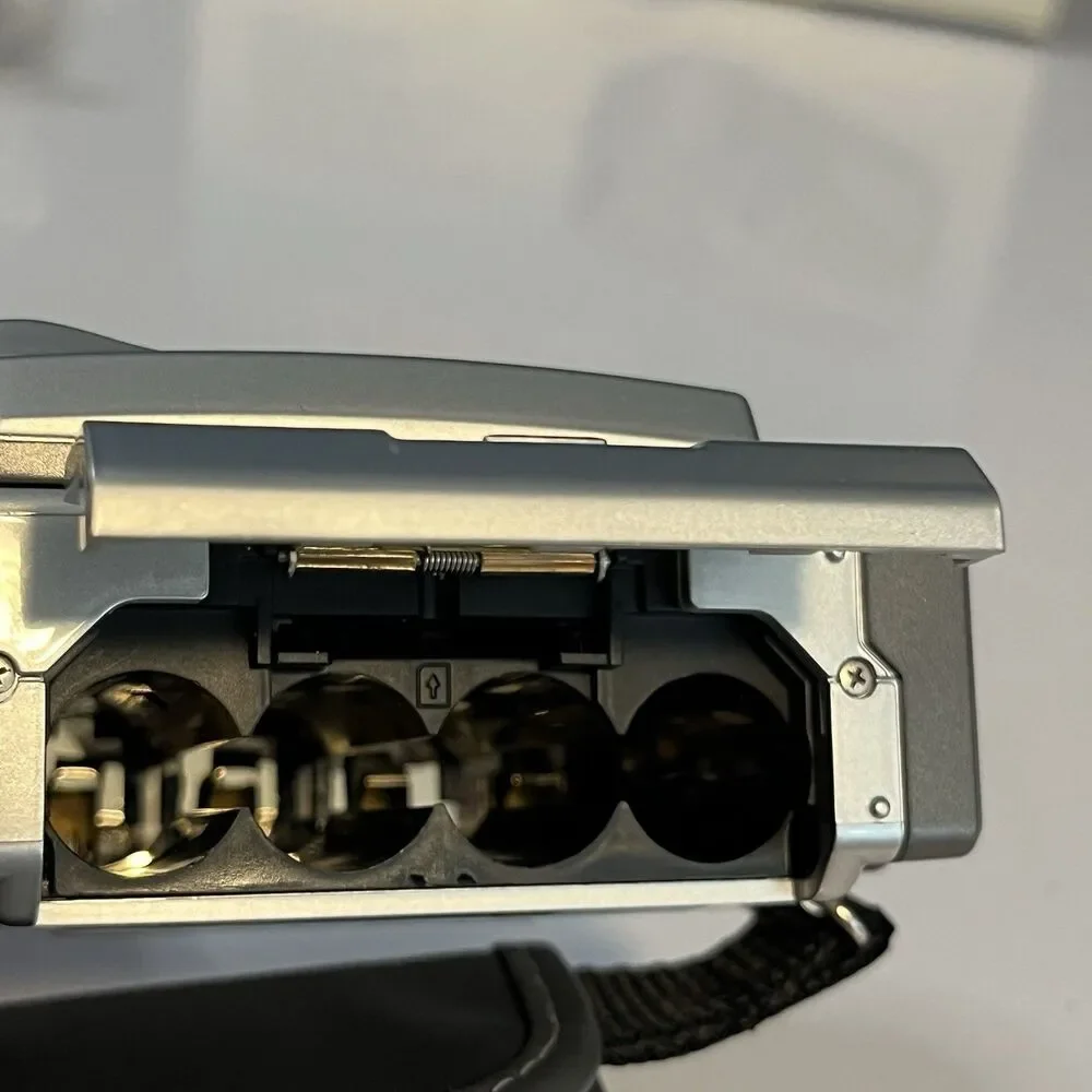 DXG 572V Digital Camcorder/5.0 Megapixel  4x Digital Zoom Open Box